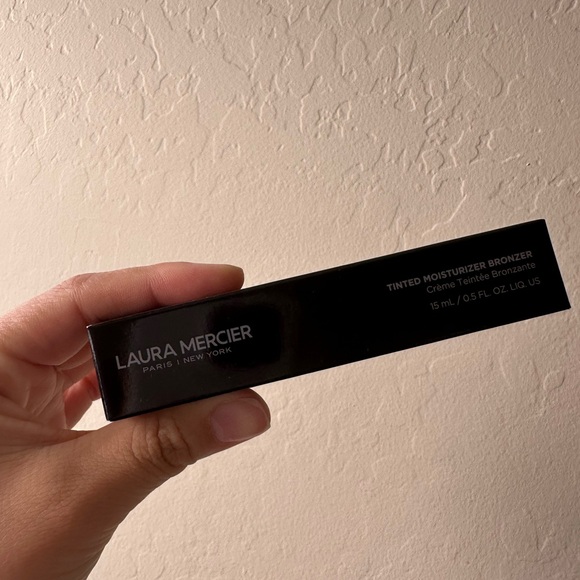 Laura Mercier Tinted Moisturizer Bronzer - Picture 7 of 8